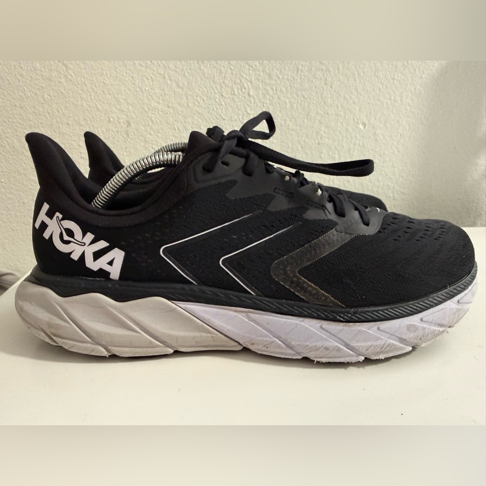Hoka Arahi 5 Men's Black & White Lightweight Running Sneakers - Picture 2 of 10